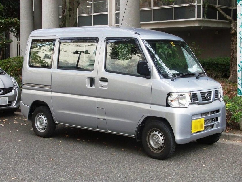 Nissan nv100
