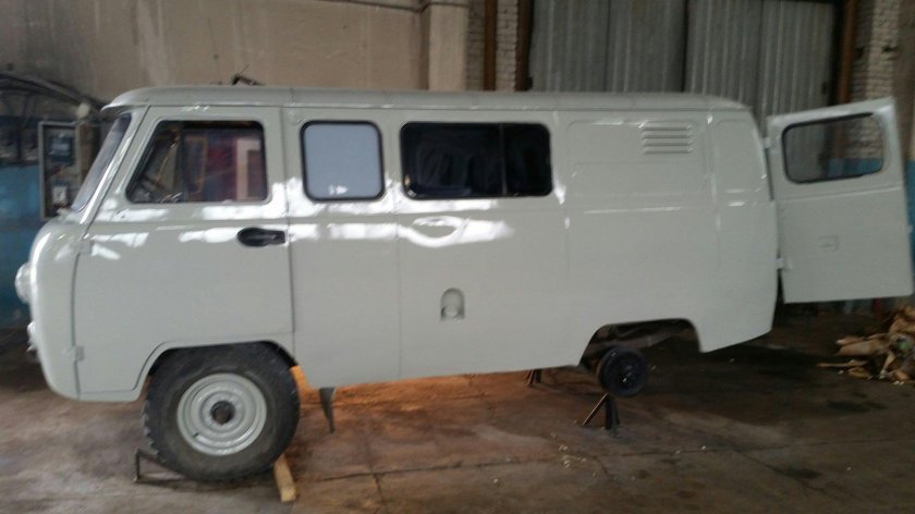 УАЗ 3909 белый