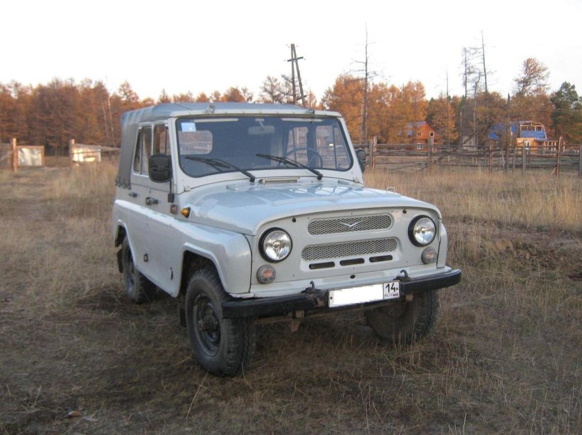 УАЗ 469 белый