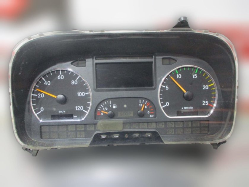 Приборная панель Мерседес Аксор