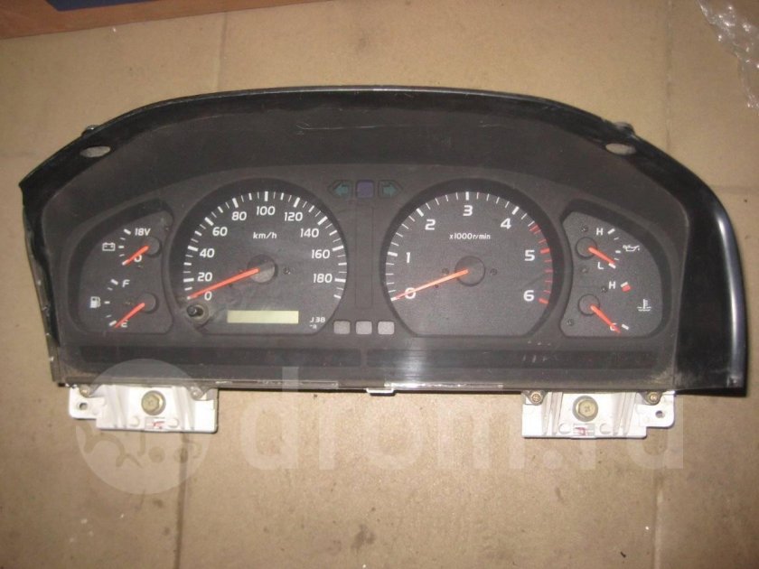Панель приборов Toyota Land Cruiser 80