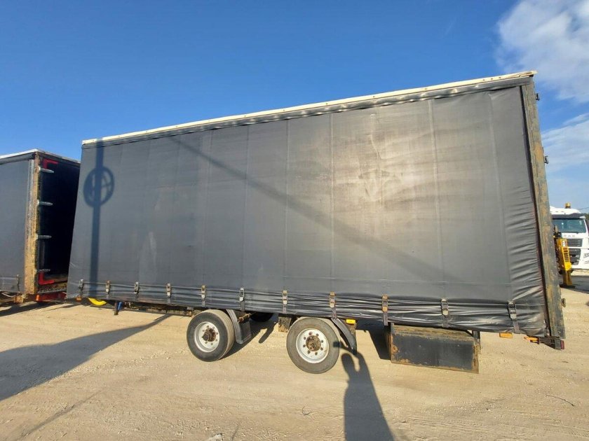 Прицеп тентованный