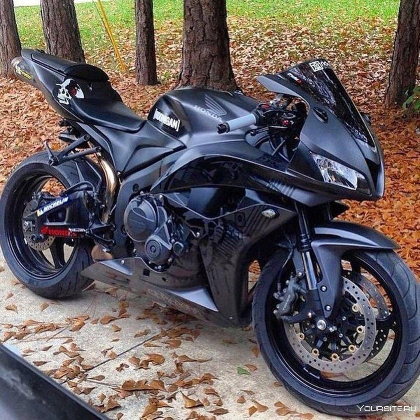 Мотоцикл BMW s1000rr черного цвета