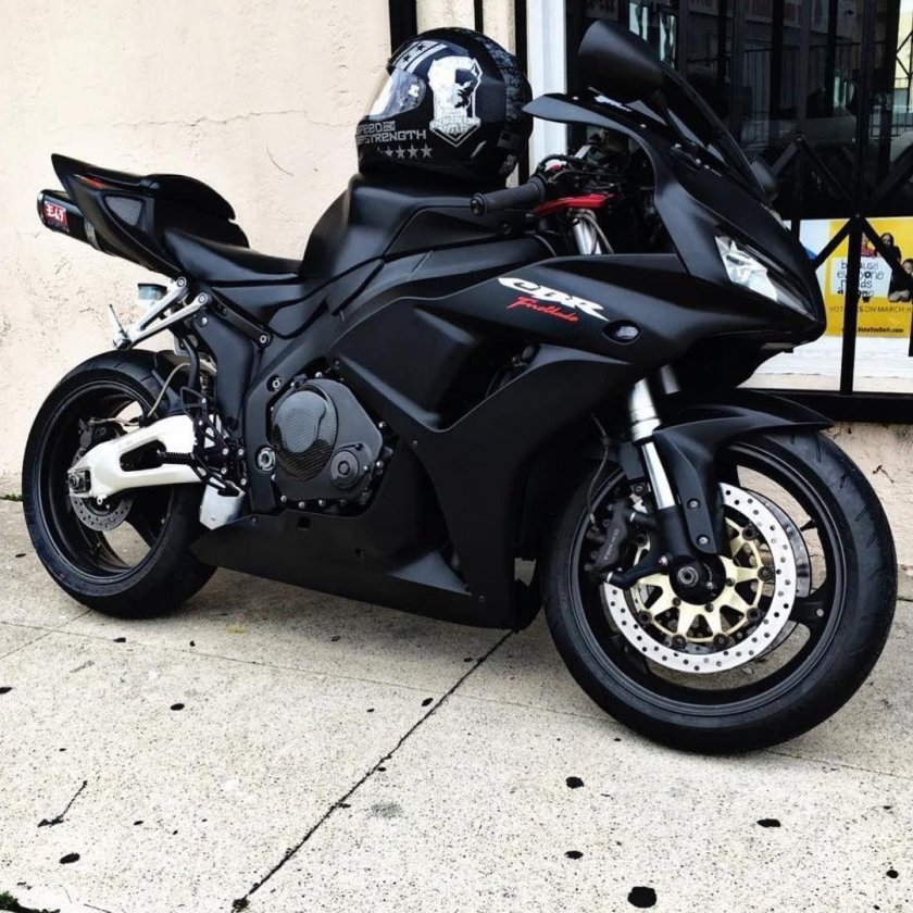 Хонда СБР 750