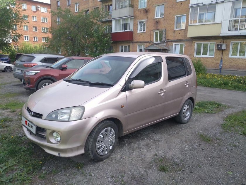 Daihatsu yrv 2001