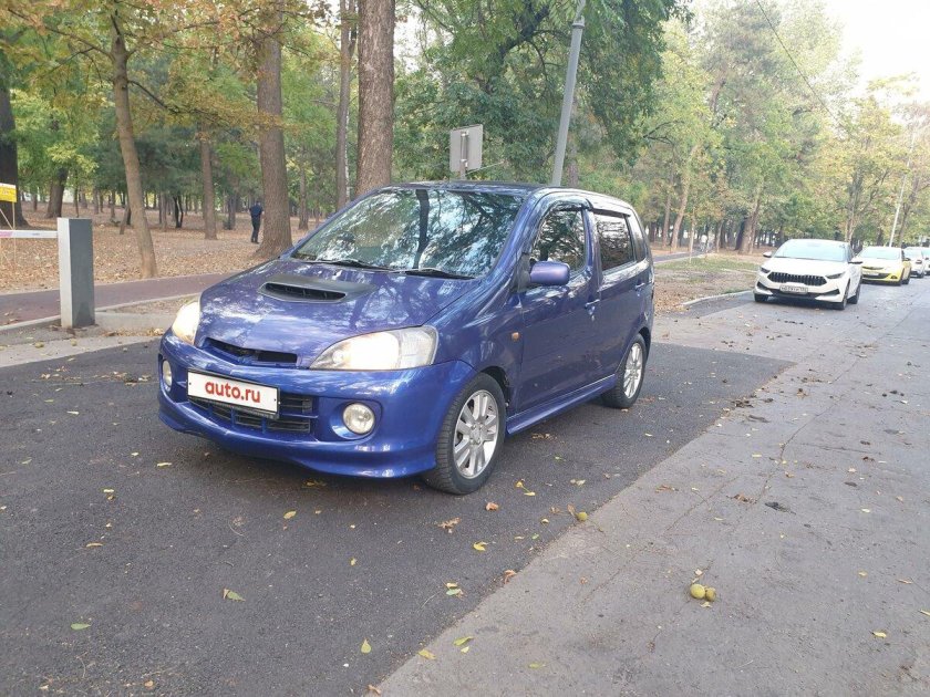 Тойота дайхатсу юрв синий