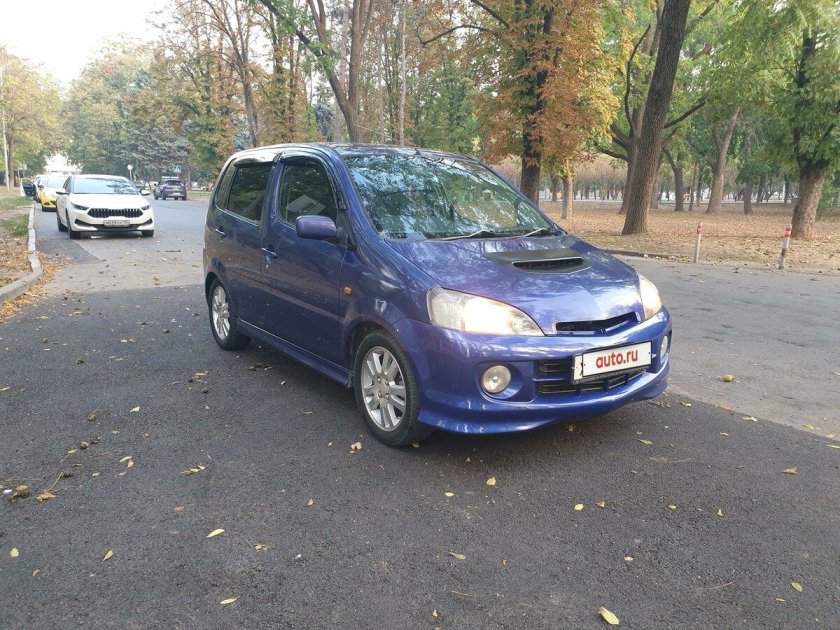 Тойота дайхатсу юрв синий