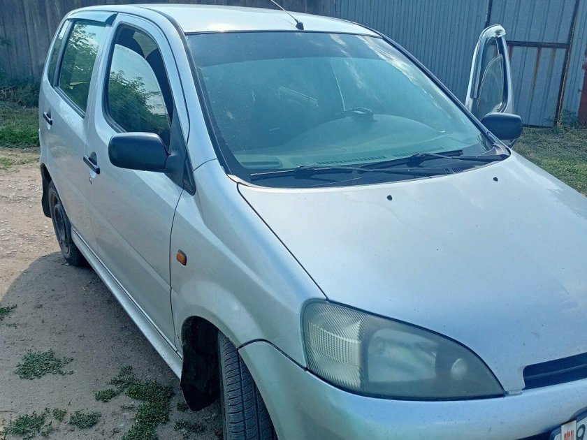 Daihatsu YRV 1.3 МТ, 2001