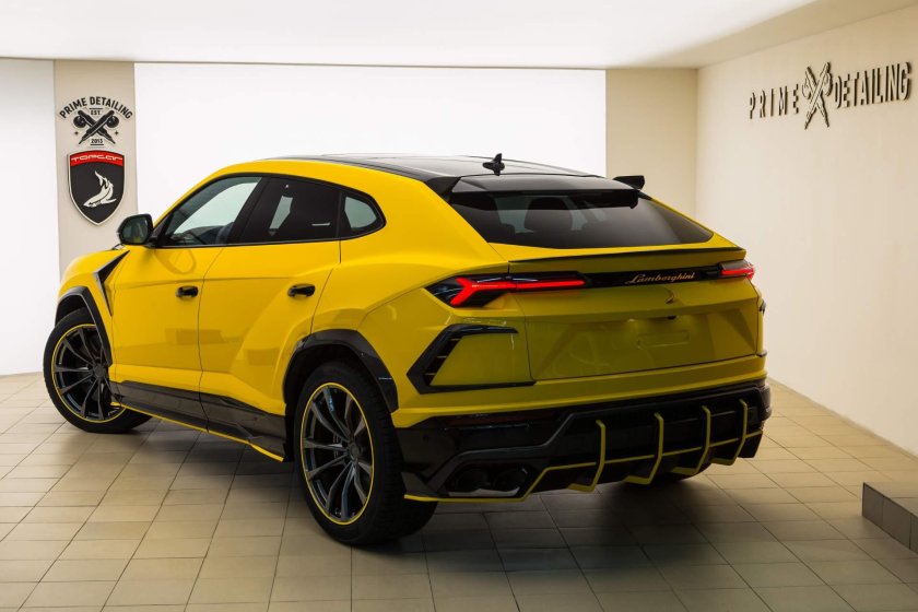 Lamborghini Urus желтый