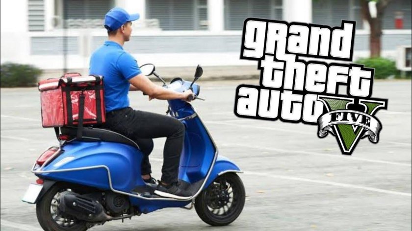 Доставщик еды на мопеде