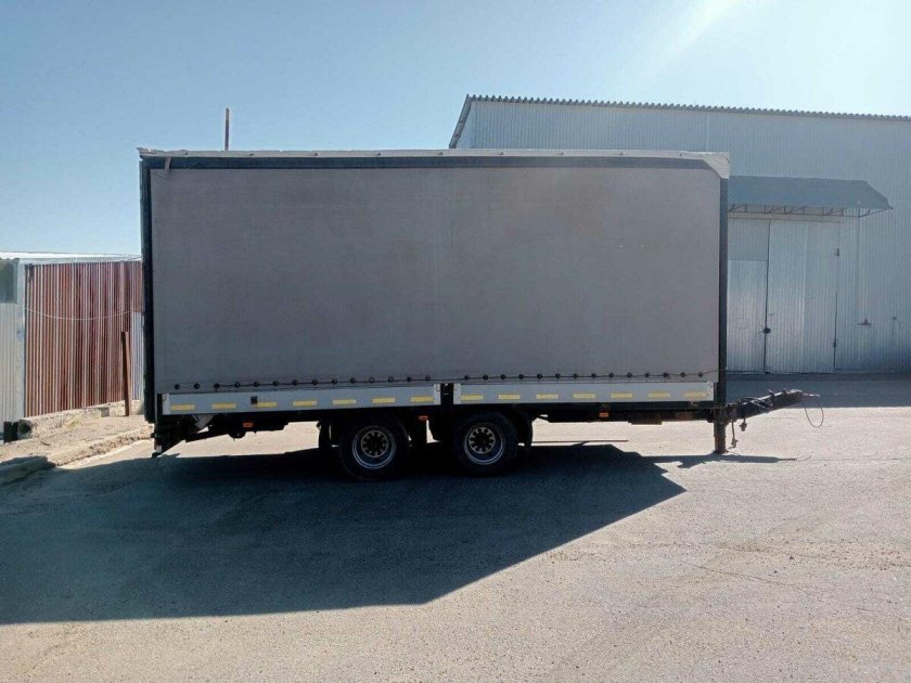 Тентованный прицеп