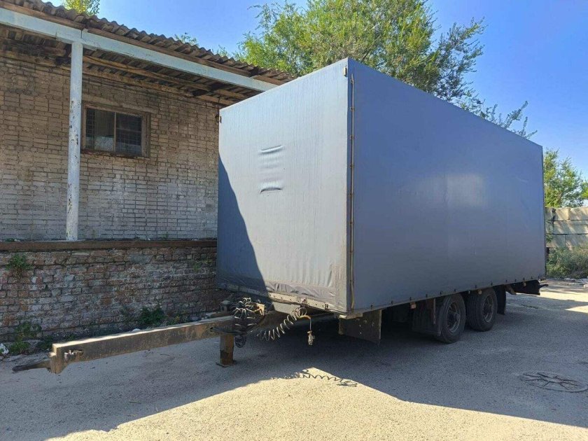 Прицеп тентованный