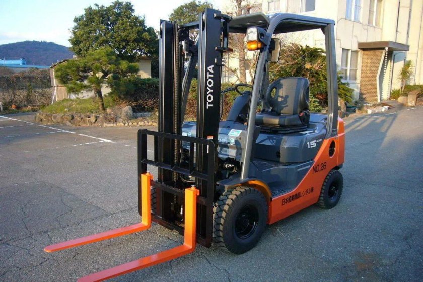 Вилочный погрузчик TCM