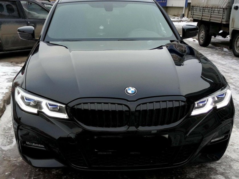 BMW 320d черная
