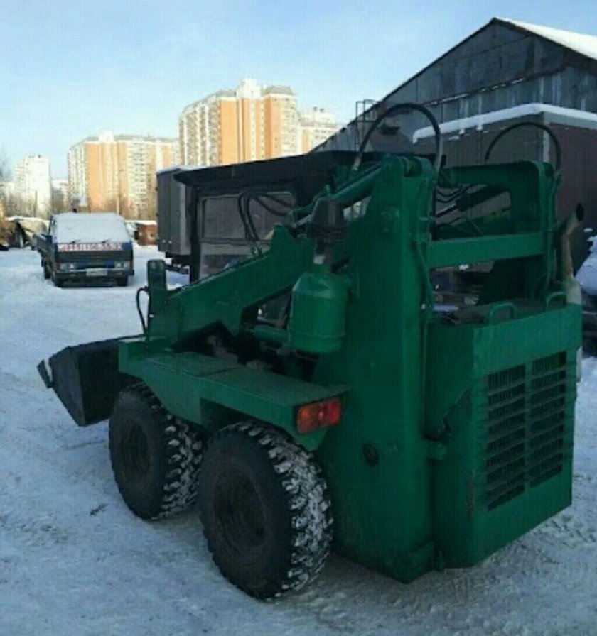 Погрузчик UNC 060