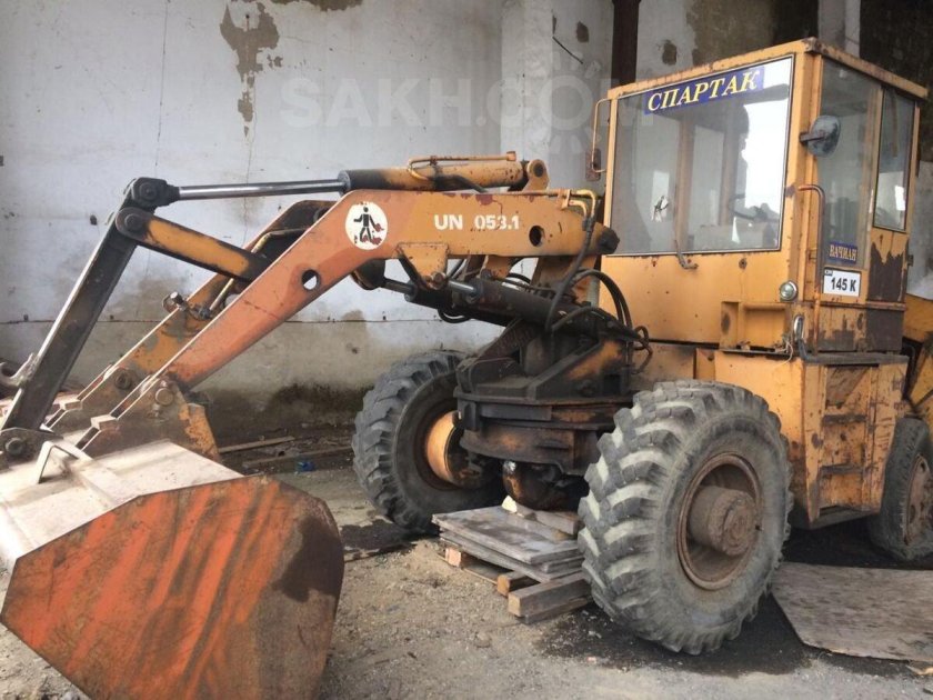 Фронтальный погрузчик Detva un-053