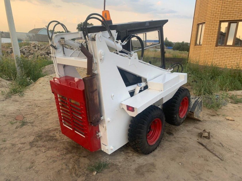 Погрузчик UNC 060