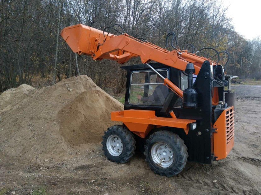 Мини погрузчик UNC 060