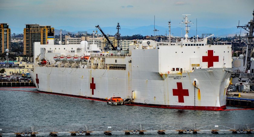 Госпитальное судно USNS Comfort