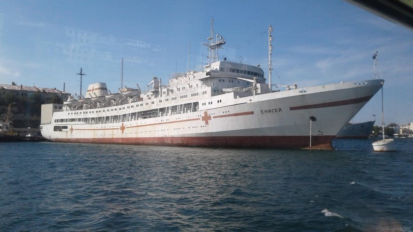 Плавучий госпиталь Енисей в Севастополе