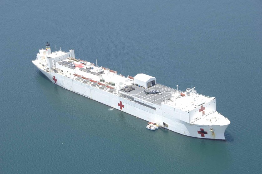 Корабль USNS Comfort