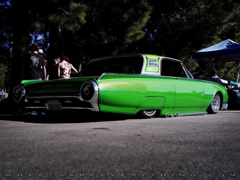 Форд Тандерберд лоурайдер