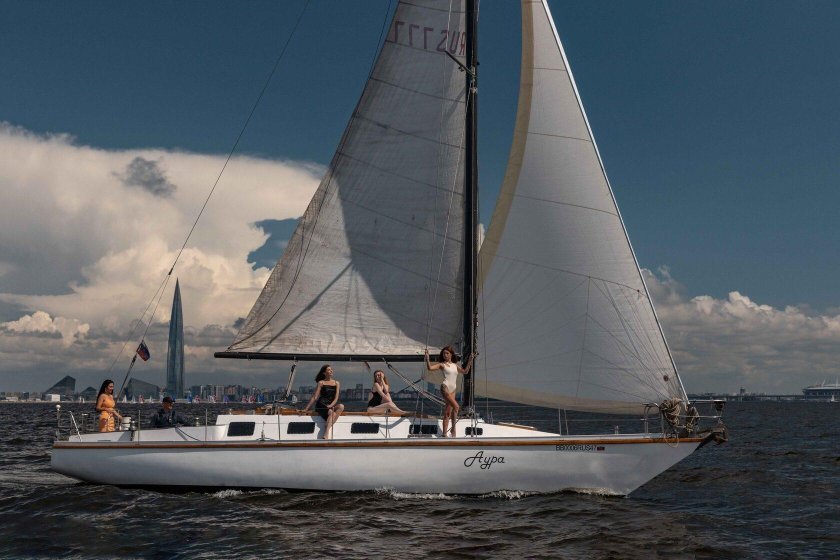 Деревянная яхта