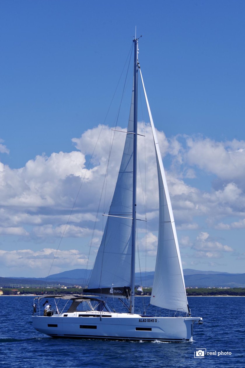 Парусная яхта бавария 50