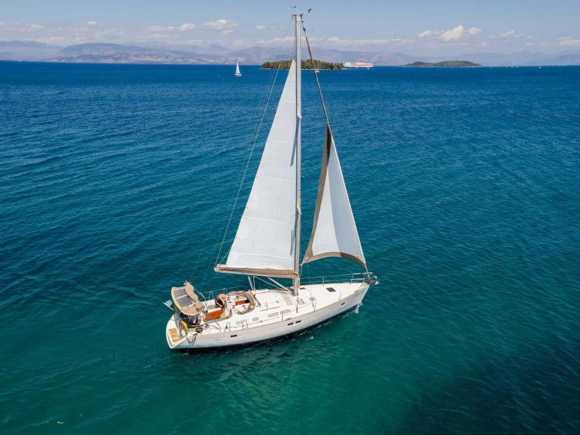 Парусная яхта elan