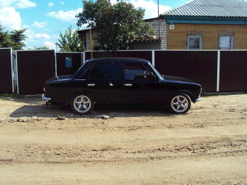 ВАЗ 2101 черная тонированная