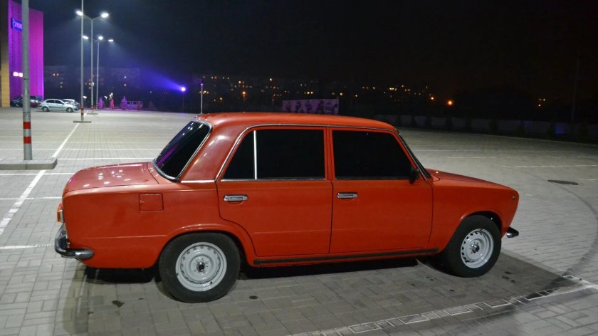 ВАЗ 2101 красная тонированная
