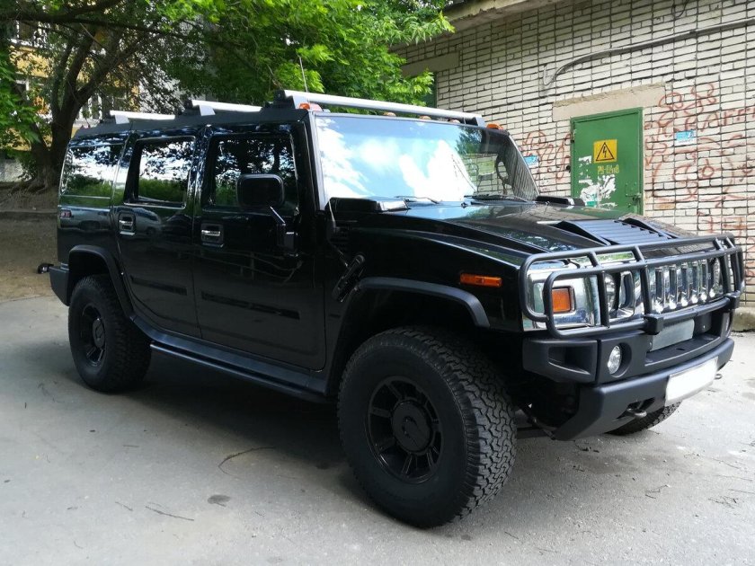 Black Hummer h2 2005