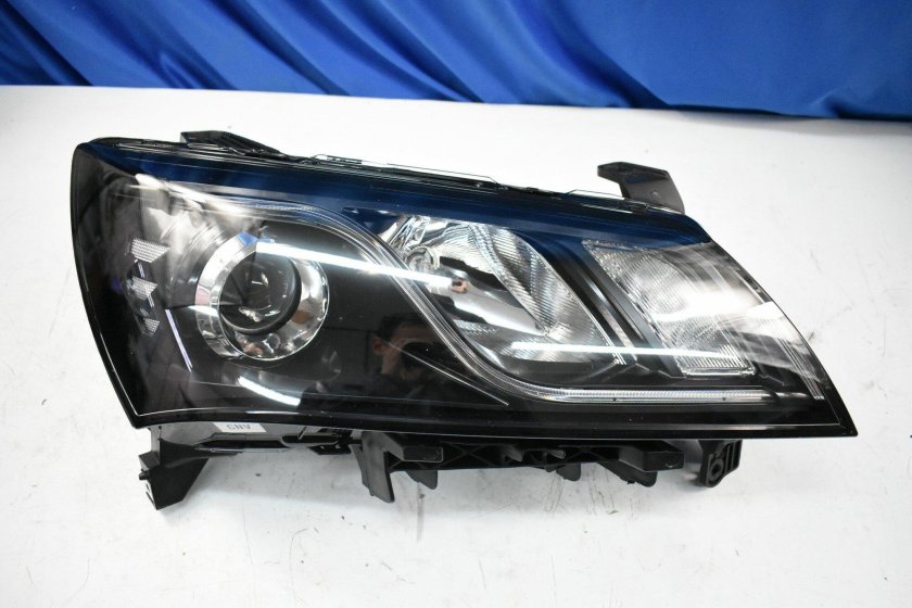 Фара передняя правая Emgrand New (1067004758)