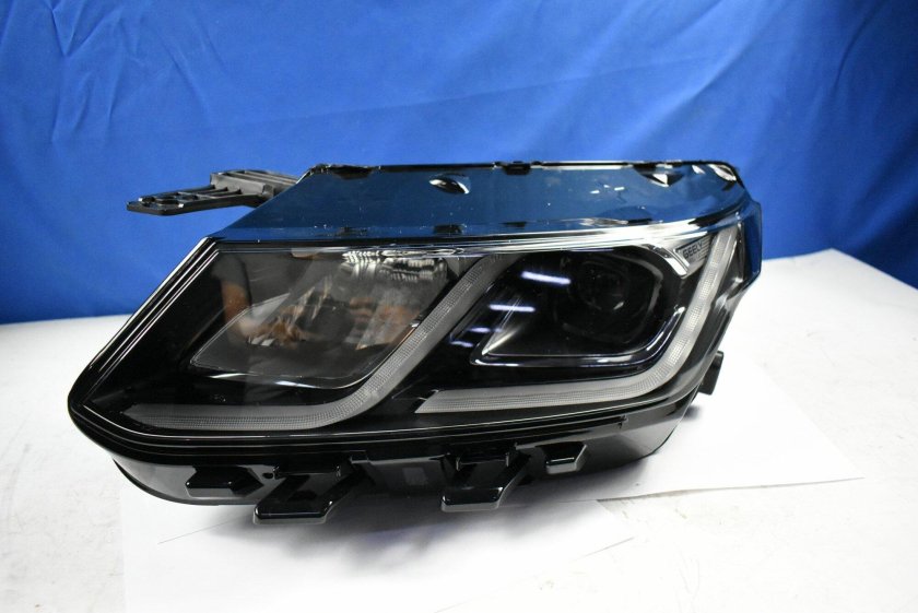 Geely Coolray фара левая