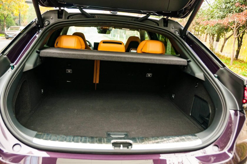 Zeekr 001 багажник