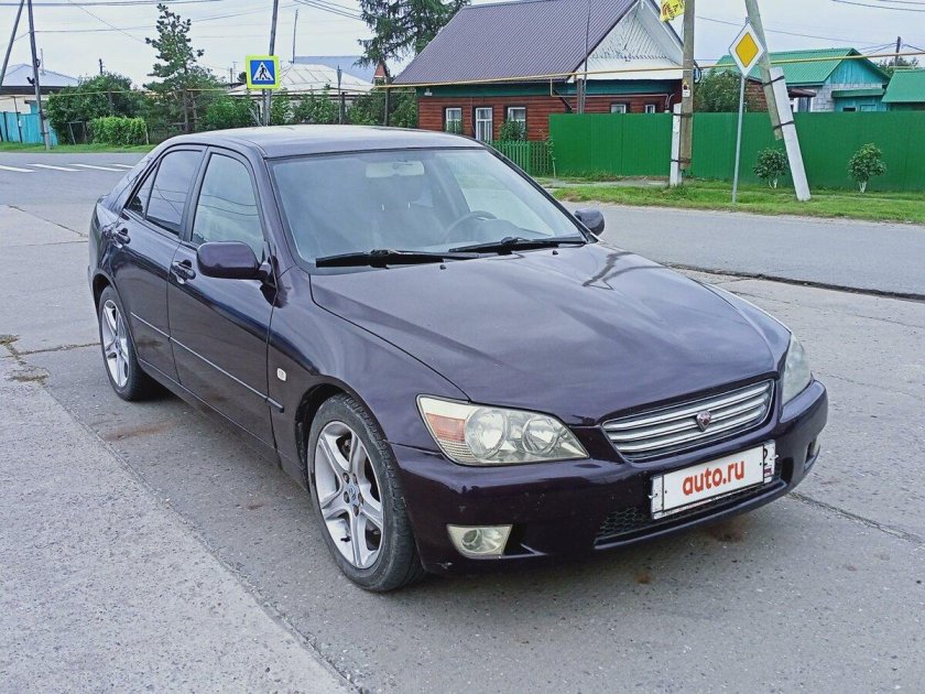 Лексус ис 200 2001