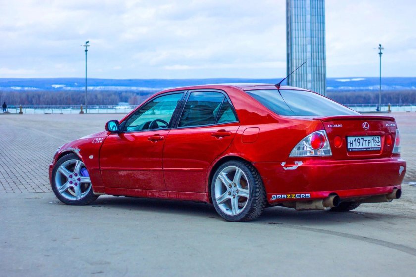 Лексус is200