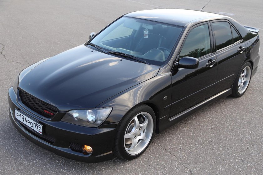 Лексус ИС 200 2000