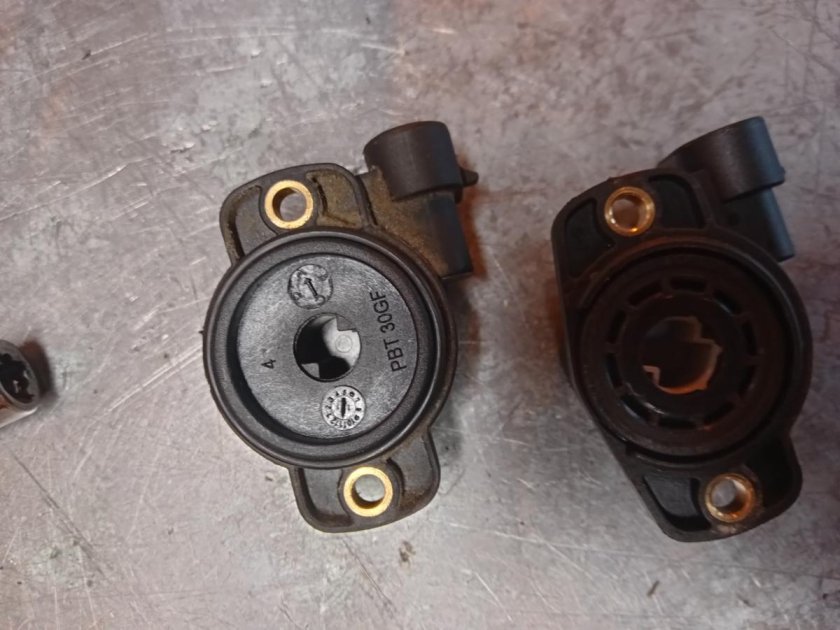 Датчик дроссельной заслонки Рено Логан 1.6 8 клапанов