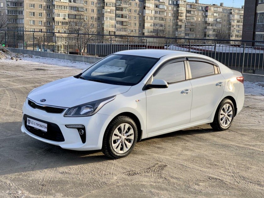 Kia Rio 2018 белый
