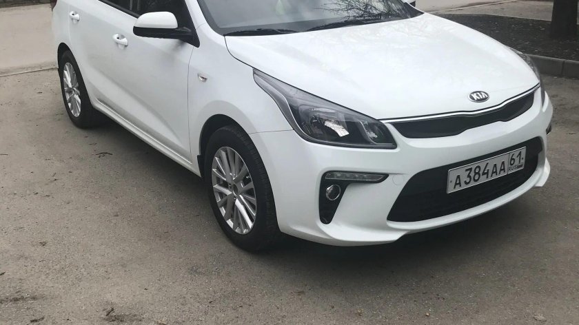 Kia Rio 2018 белый