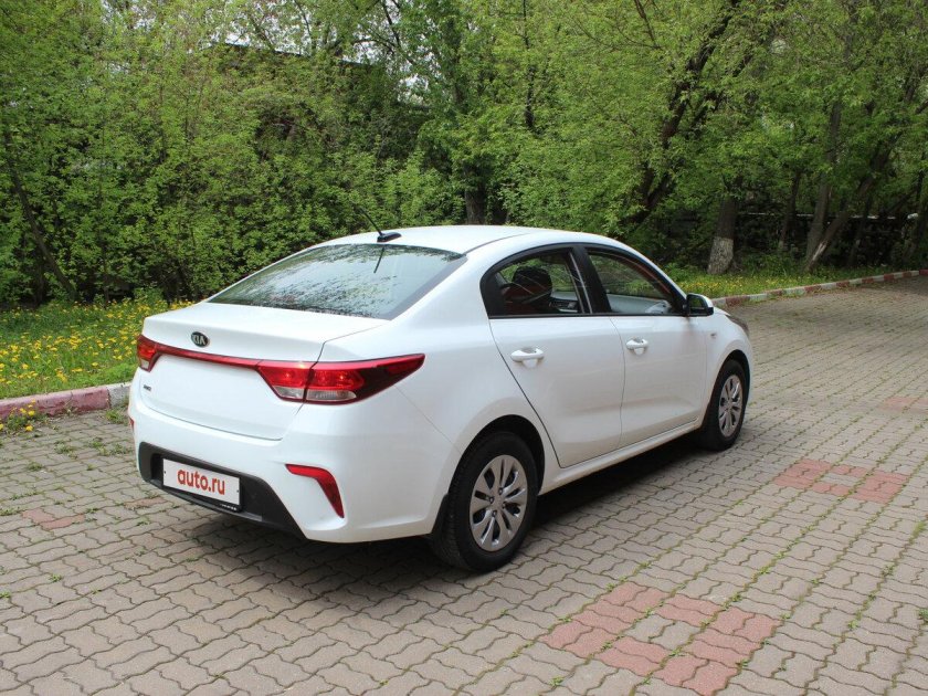 Kia Rio 2018 белый