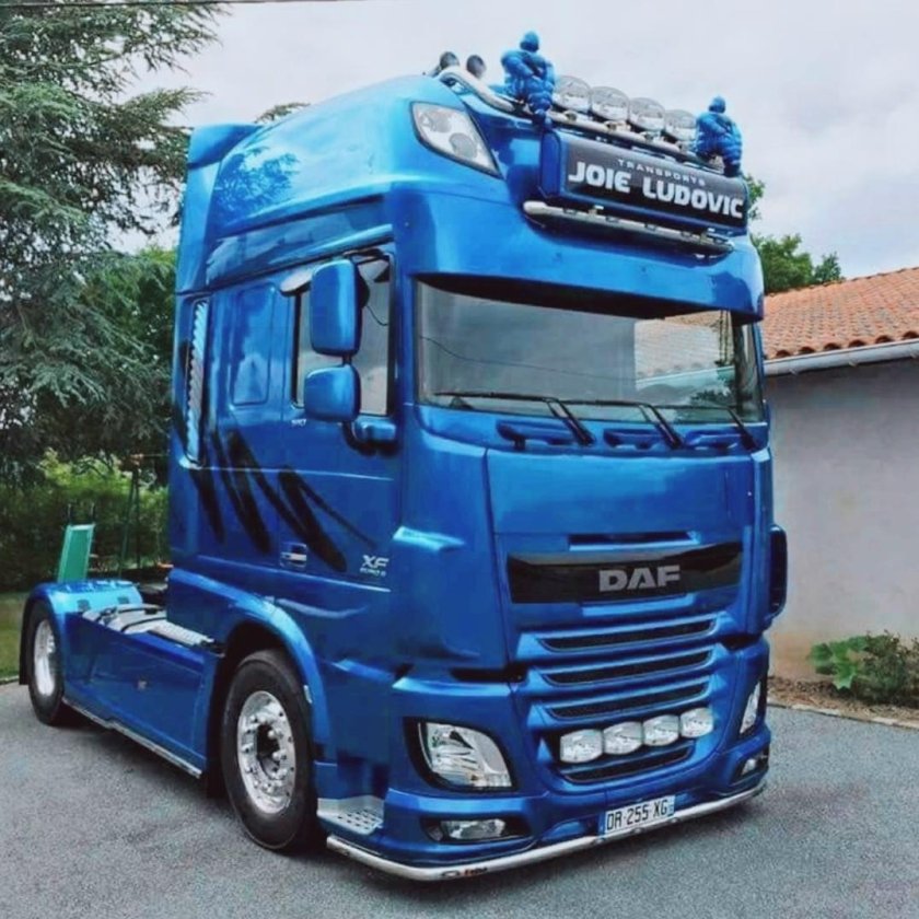 Грузовик DAF XF 106