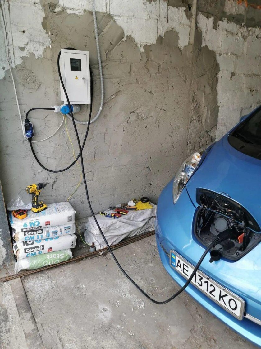 Nissan Leaf зарядное