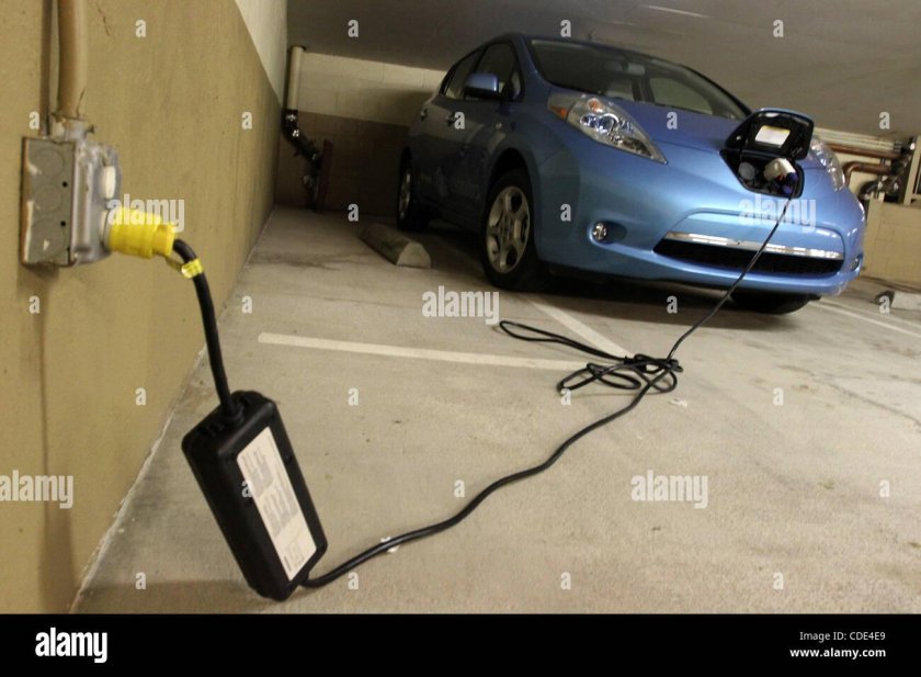 Nissan Leaf зарядка