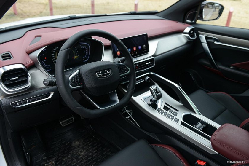 Geely Coolray салон