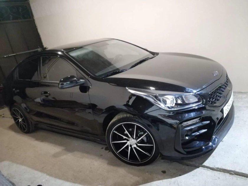Kia Rio 4 Black Tuning