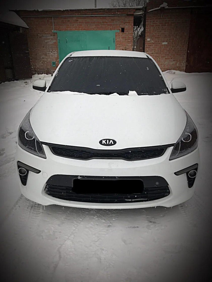 Белая Киа Рио 3 антихром