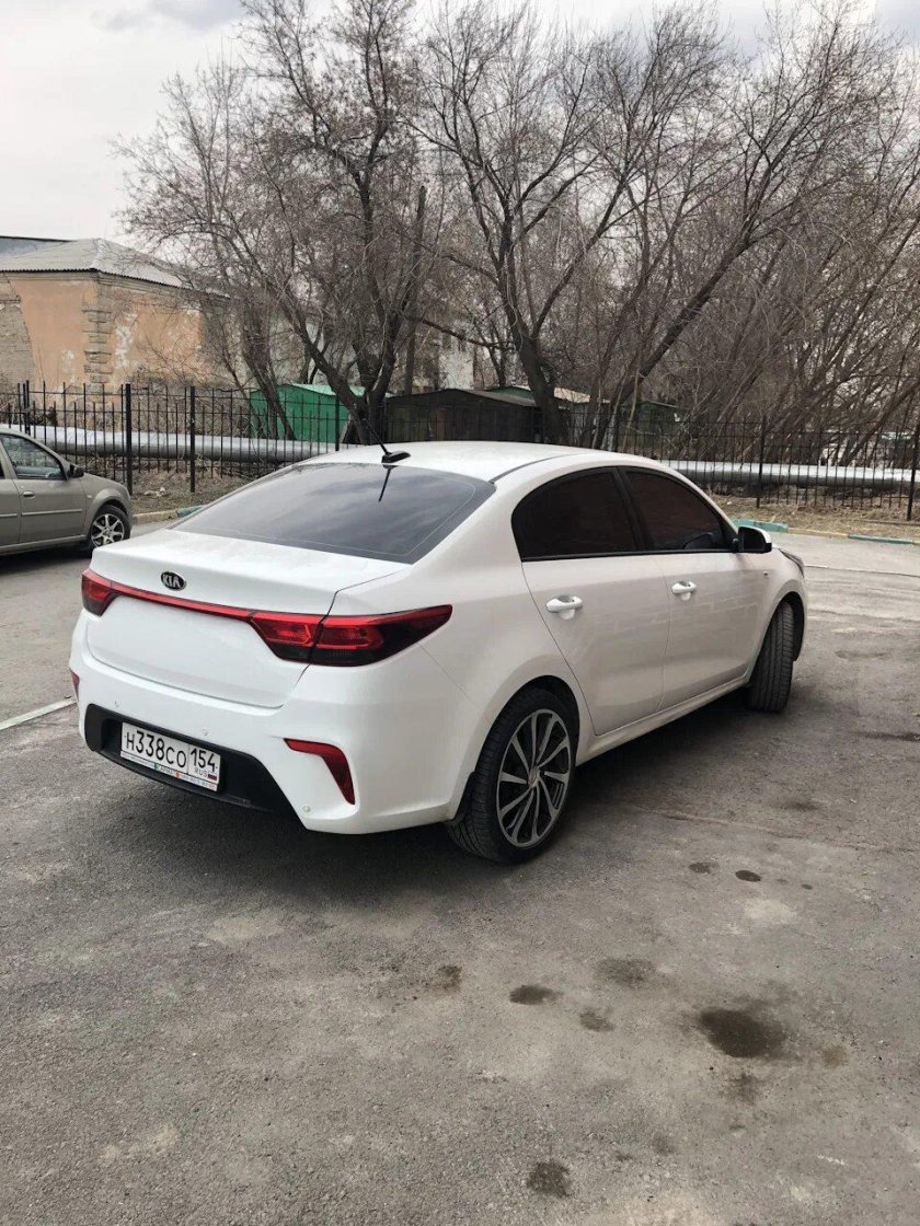 Киа Рио 4 белая тонированная