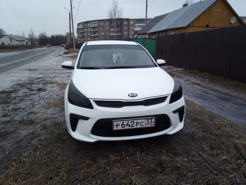Kia Rio 4 белая тонированная